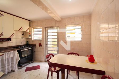 Casa à venda com 180m², 2 quartos e 2 vagas Casa à venda com 180m², 2 quartos e 2 vagasCozinha