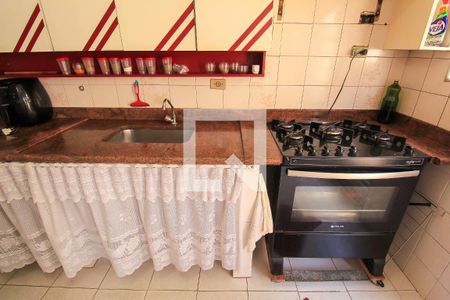 Casa à venda com 180m², 2 quartos e 2 vagas Casa à venda com 180m², 2 quartos e 2 vagasCozinha