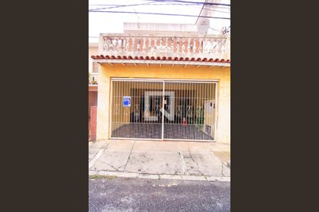 Casa à venda com 180m², 2 quartos e 2 vagas Casa à venda com 180m², 2 quartos e 2 vagasFachada