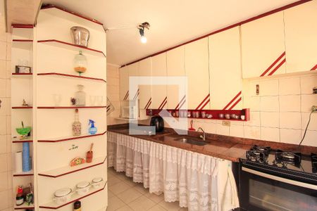 Casa à venda com 180m², 2 quartos e 2 vagas Casa à venda com 180m², 2 quartos e 2 vagasCozinha