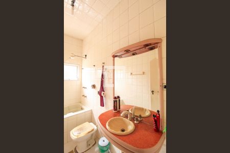 Casa à venda com 180m², 2 quartos e 2 vagas Casa à venda com 180m², 2 quartos e 2 vagasBanheiro