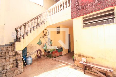 Casa à venda com 180m², 2 quartos e 2 vagas Casa à venda com 180m², 2 quartos e 2 vagasQuintal