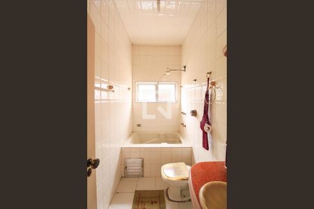 Casa à venda com 180m², 2 quartos e 2 vagas Casa à venda com 180m², 2 quartos e 2 vagasBanheiro