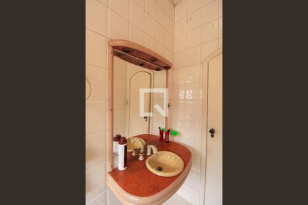 Casa à venda com 180m², 2 quartos e 2 vagas Casa à venda com 180m², 2 quartos e 2 vagasBanheiro