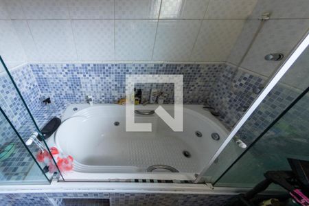 Casa à venda com 200m², 3 quartos e 2 vagas Casa à venda com 200m², 3 quartos e 2 vagasSuíte banheiro