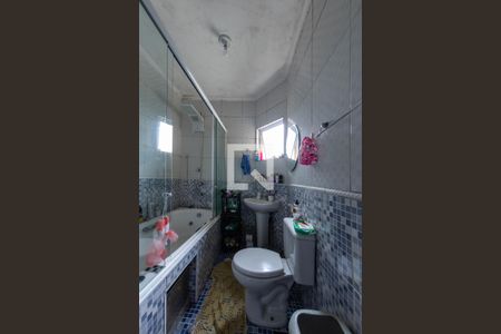 Casa à venda com 200m², 3 quartos e 2 vagas Casa à venda com 200m², 3 quartos e 2 vagasSuíte banheiro