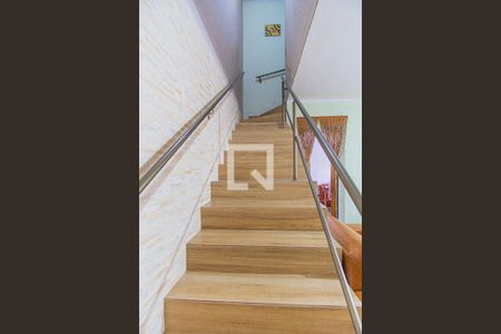 Escada de casa à venda com 3 quartos, 134m² em Jardim Silvana, Santo André