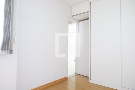 Quarto de apartamento à venda com 2 quartos, 57m² em João Pinheiro, Belo Horizonte