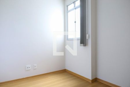 Quarto de apartamento à venda com 2 quartos, 57m² em João Pinheiro, Belo Horizonte