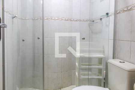 Banheiro da Suíte 2 de apartamento para alugar com 2 quartos, 74m² em Centro, Guarujá