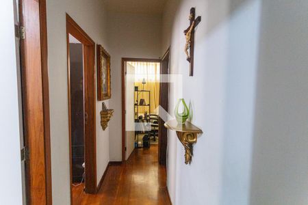 Corredor de apartamento à venda com 3 quartos, 110m² em Santa Efigênia, Belo Horizonte