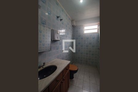 Banheiro de kitnet/studio para alugar com 1 quarto, 80m² em Santa Tereza, Porto Alegre