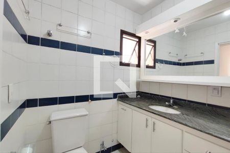 Banheiro de apartamento à venda com 1 quarto, 50m² em Cambuí, Campinas