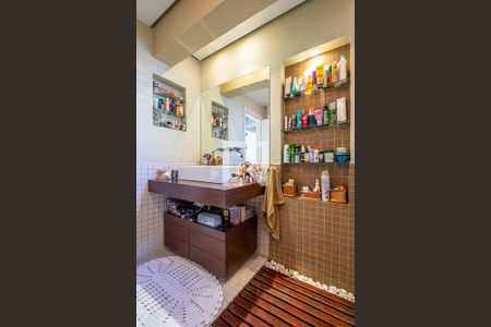 Suíte - Banheiro de apartamento à venda com 2 quartos, 105m² em Jardim das Bandeiras, São Paulo