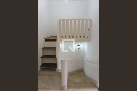 Escada de apartamento para alugar com 2 quartos, 119m² em Bela Vista, São Paulo