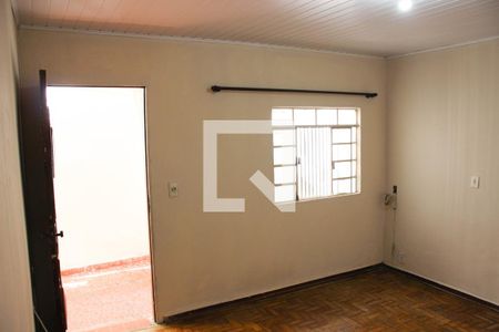 Sala de casa à venda com 2 quartos, 200m² em Jardim Itapemirim, São Paulo