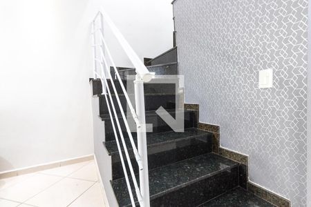 Escada de casa de condomínio à venda com 2 quartos, 70m² em Vila Ré, São Paulo