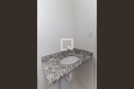 Banheiro de apartamento para alugar com 1 quarto, 31m² em Vila Mazzei, São Paulo