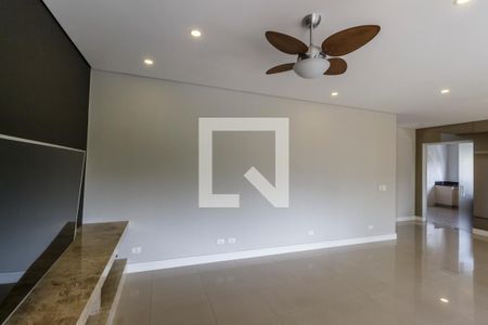 Sala de TV de casa de condomínio para alugar com 3 quartos, 285m² em Alphaville, Santana de Parnaíba