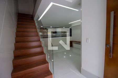 Sala de casa de condomínio para alugar com 3 quartos, 150m² em Vargem Pequena, Rio de Janeiro