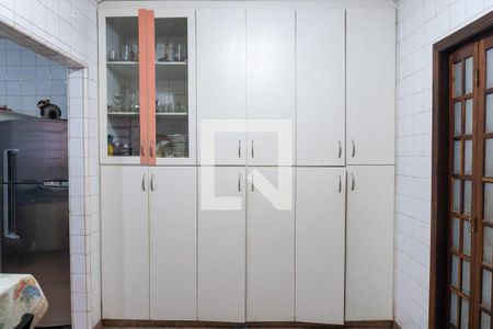 Casa para alugar com 200m², 4 quartos e 9 vagas Casa para alugar com 200m², 4 quartos e 9 vagasCozinha - Armários