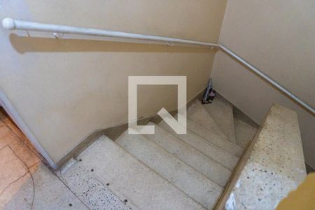 Casa para alugar com 200m², 4 quartos e 9 vagas Casa para alugar com 200m², 4 quartos e 9 vagasEscada
