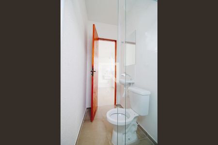 Banheiro de kitnet/studio para alugar com 1 quarto, 44m² em Parque Pinheiros, Taboão da Serra