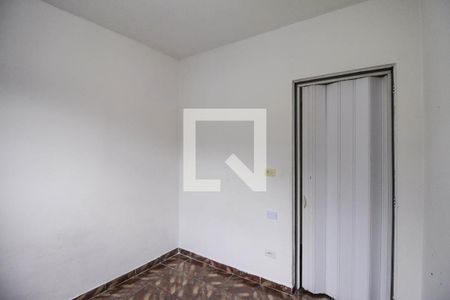 Quarto 2 de casa para alugar com 2 quartos, 100m² em Vila Alzira, São Paulo