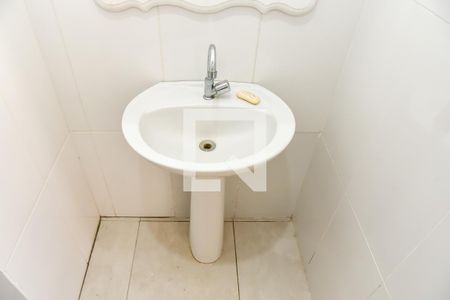 Lavabo de apartamento à venda com 1 quarto, 60m² em Passo da Areia, Porto Alegre