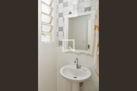 Lavabo de apartamento à venda com 1 quarto, 60m² em Passo da Areia, Porto Alegre