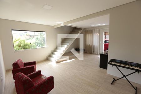 Casa de condomínio à venda com 240m², 3 quartos e 1 vagaSala