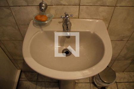 Casa à venda com 177m², 3 quartos e 2 vagas Casa à venda com 177m², 3 quartos e 2 vagasBanheiro Social