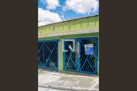 Casa à venda com 177m², 3 quartos e 2 vagas Casa à venda com 177m², 3 quartos e 2 vagasFachada