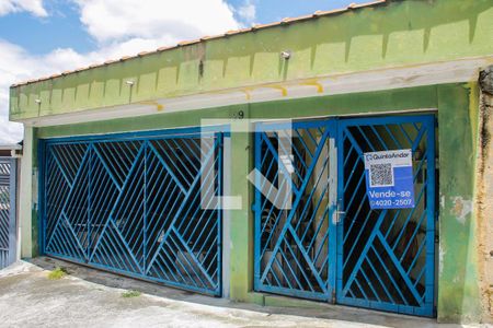 Casa à venda com 177m², 3 quartos e 2 vagas Casa à venda com 177m², 3 quartos e 2 vagasFachada