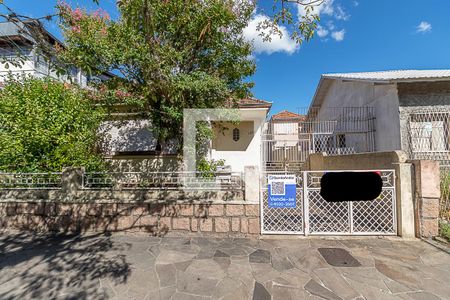 Casa à venda com 150m², 3 quartos e 4 vagas Casa à venda com 150m², 3 quartos e 4 vagasFachada