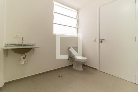 Banheiro de kitnet/studio para alugar com 1 quarto, 35m² em Higienópolis, São Paulo