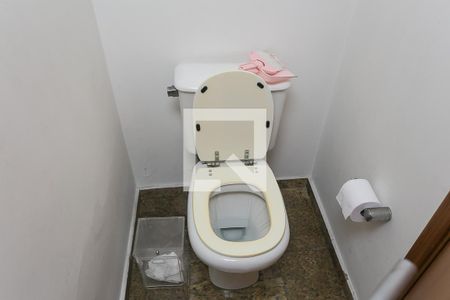 Lavabo de apartamento para alugar com 3 quartos, 200m² em Real Parque, São Paulo