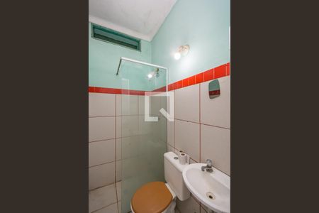 Banheiro Kitnet 1 de casa à venda com 12 quartos, 400m² em Bonfim, Belo Horizonte