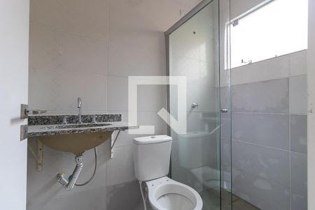 Banheiro da suíte de casa para alugar com 2 quartos, 100m² em Conjunto Habitacional Vila Santana (sousas), Campinas