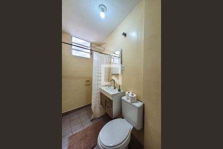 Banheiro de kitnet/studio para alugar com 1 quarto, 45m² em Liberdade, São Paulo