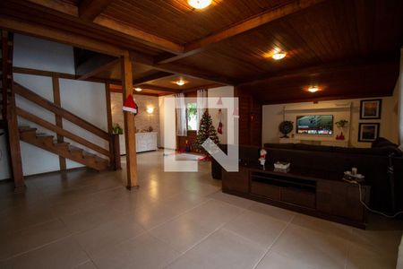 Casa de condomínio à venda com 460m², 4 quartos e 2 vagasSala