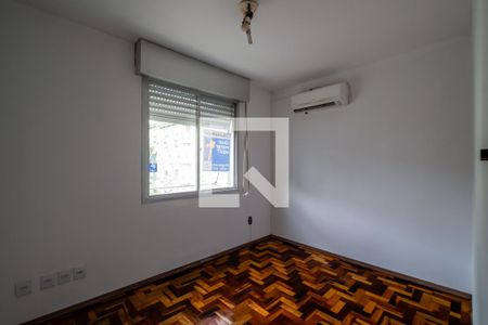 Quarto 1 de apartamento para alugar com 2 quartos, 53m² em Cristal, Porto Alegre