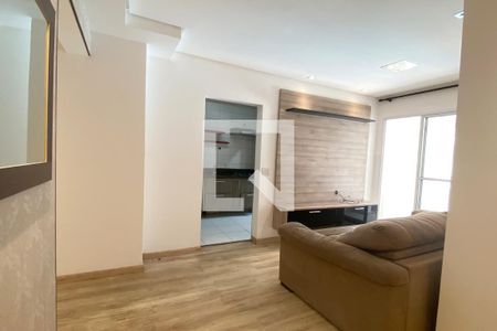 Sala de apartamento para alugar com 3 quartos, 74m² em Jardim Tupanci, Barueri