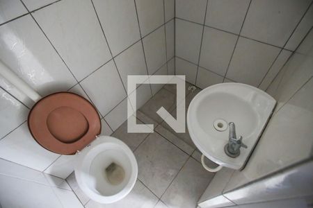 Banheiro de kitnet/studio para alugar com 1 quarto, 12m² em Taquara, Rio de Janeiro