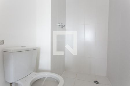 Banheiro de kitnet/studio para alugar com 1 quarto, 28m² em Vila Zilda, São Paulo