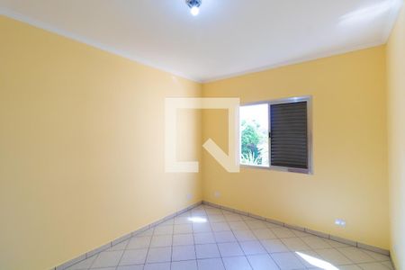 quarto 2 de casa para alugar com 3 quartos, 82m² em Vila Indiana, São Paulo