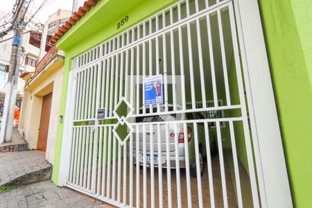 Casa à venda com 132m², 2 quartos e 1 vaga Casa à venda com 132m², 2 quartos e 1 vagaFachada