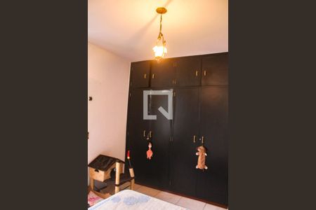 Closet do quarto 2 de casa para alugar com 4 quartos, 230m² em Jardim Prudência, São Paulo