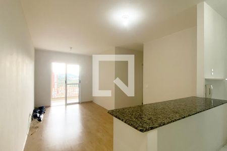 Sala de apartamento para alugar com 2 quartos, 80m² em Jardim Tupanci, Barueri