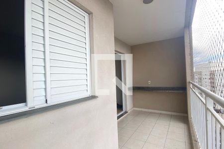 Varanda de apartamento para alugar com 2 quartos, 80m² em Jardim Tupanci, Barueri